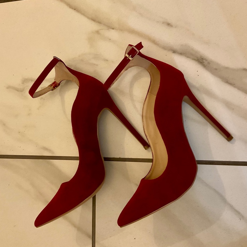 Shoe Republic LA Curved Heels| Pumps Sz 8.5